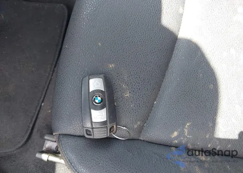 2013 BMW X1 xDrive28I z USA, uszkodzony, nr VIN WBAVL1C51DVR83593